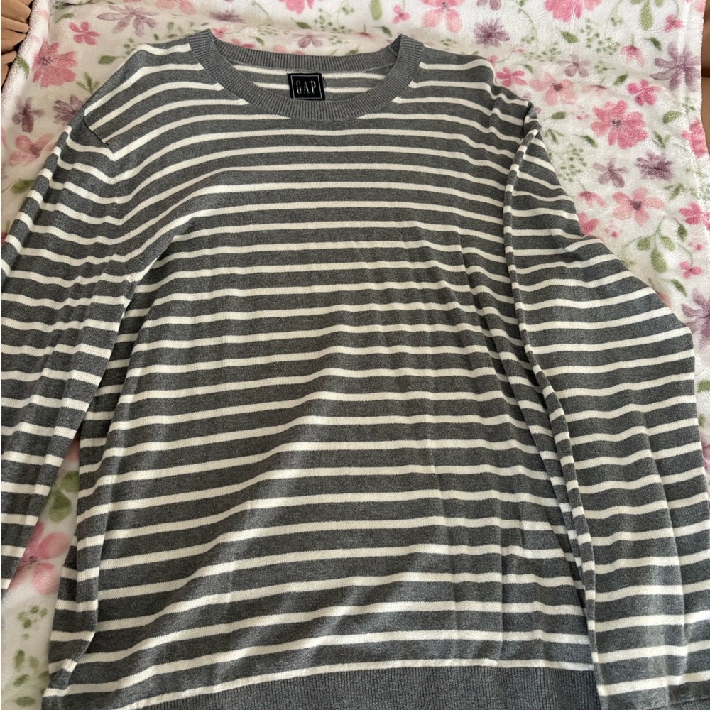 GAP Gray and White Long Sleeve Tee